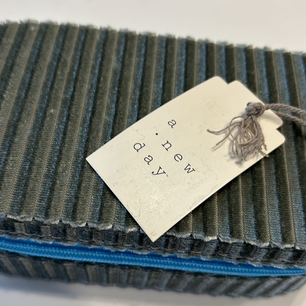 A New Day Gray Elongated Jewelry Box Organizer - Picture 9 of 15